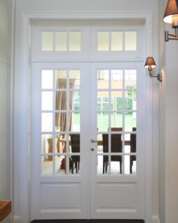 Deze wit gelakte deuren zijn een ideale match voor de cottage trap die de klant eveneens bij ons bestelde.

#interieurinspiratie #doors #totaalproject #tevredenklant #interior #design #modern #white #deuren #hdd #huisgemaakt